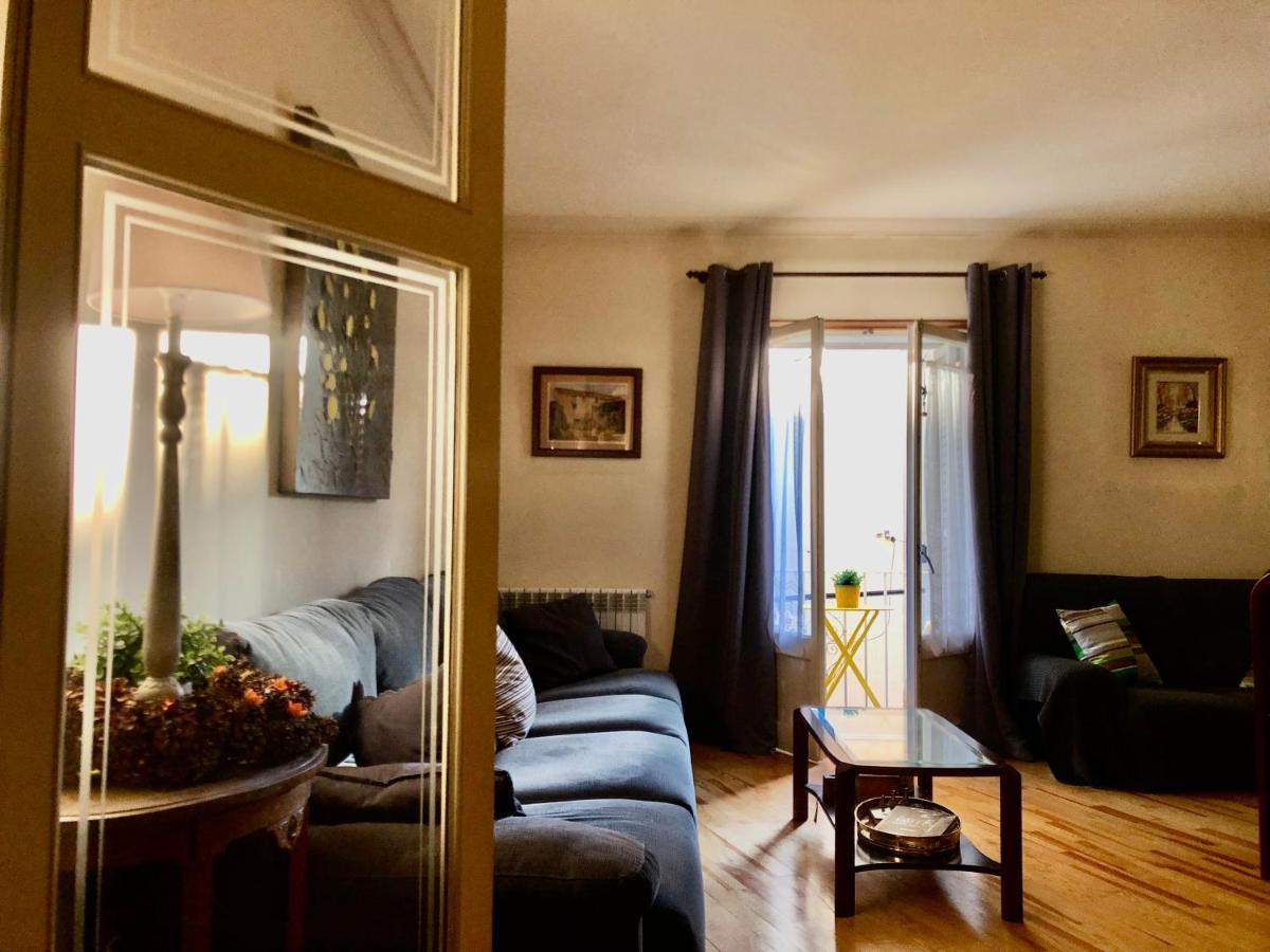 Maison Biscuit. Apartament A La Placa De La Vila 坎普罗东 外观 照片